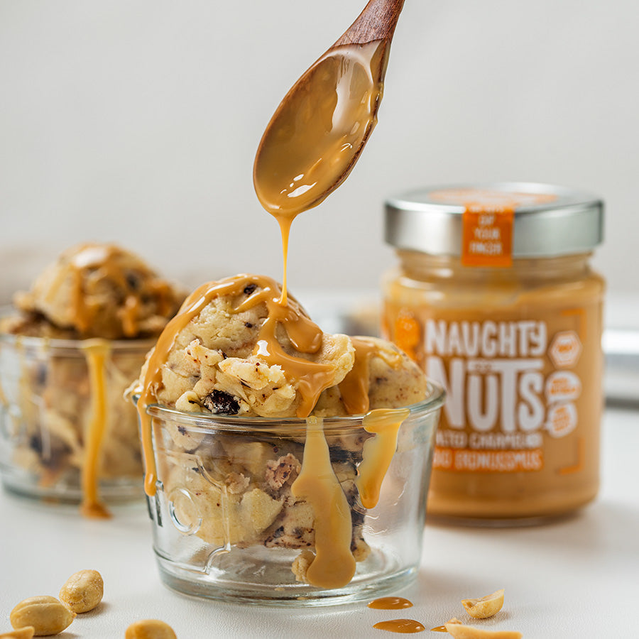 Veganer Cookie Dough mit Naughty Nuts BIO Erdnussmus Salted Caramel