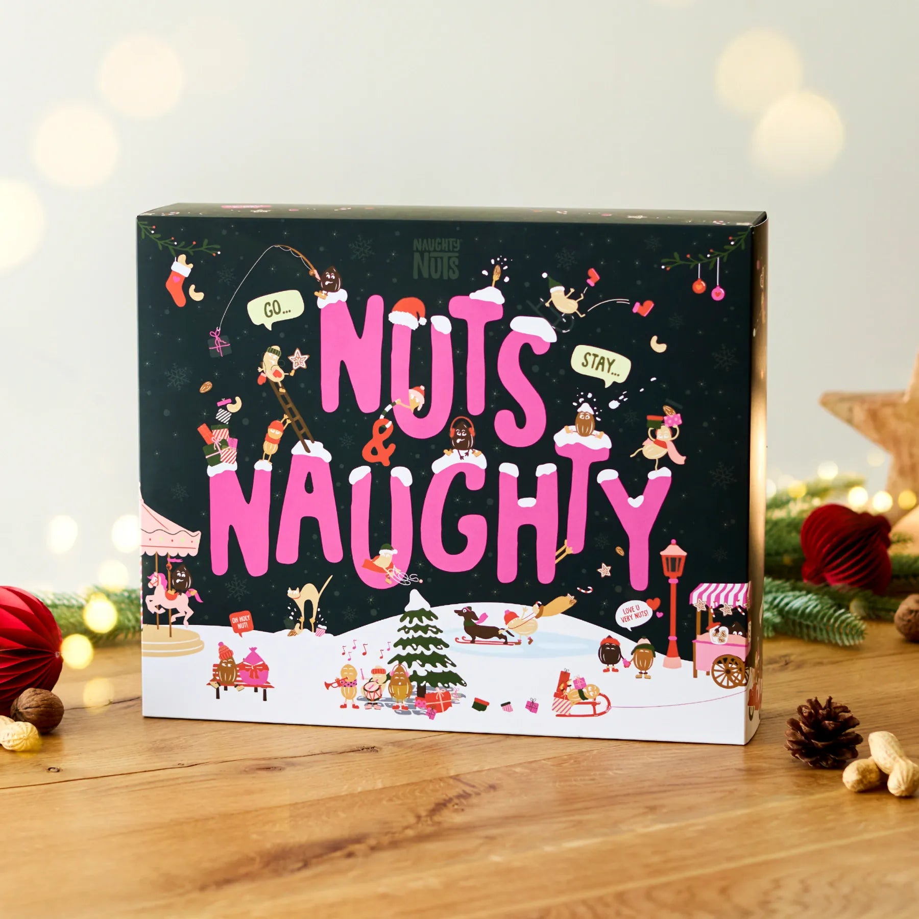 Adventskalender Deluxe 2026 mit weihnachtlichen Illustrationen und Schriftzug Nuts and Naughty auf schwarzem Grund
