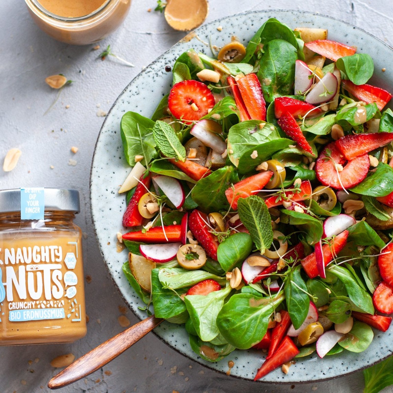 Feldsalat mit Erdbeeren