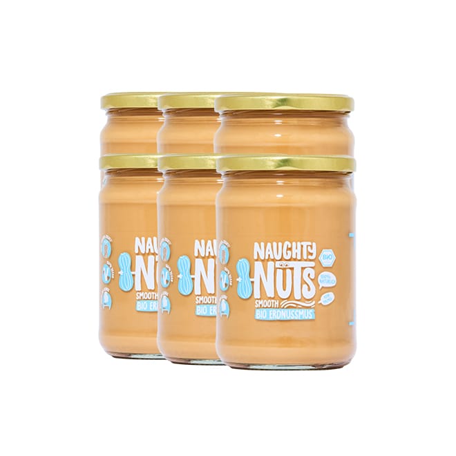 Drei Gläser Bio Erdnussmus Smooth 500g mit goldenen Deckeln und Naughty Nuts Etikett